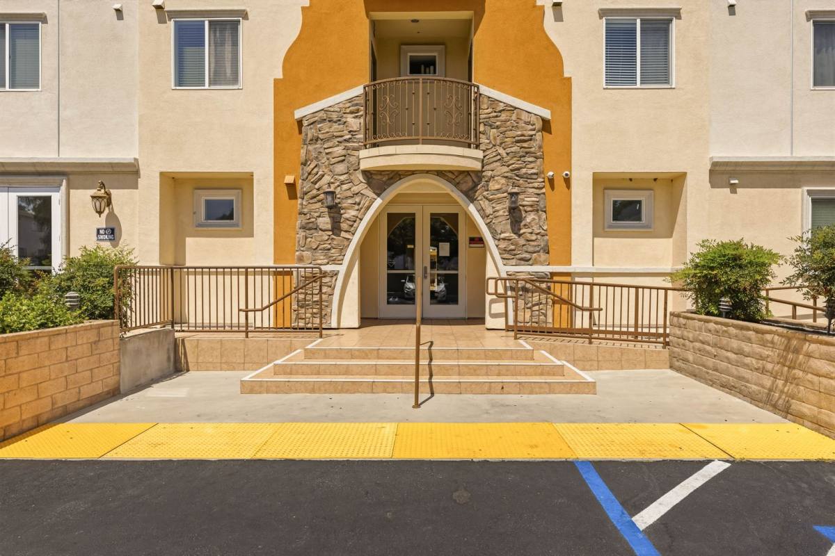 Apartment for rent at 10227 Mason Ave, Chatsworth, CA 91311