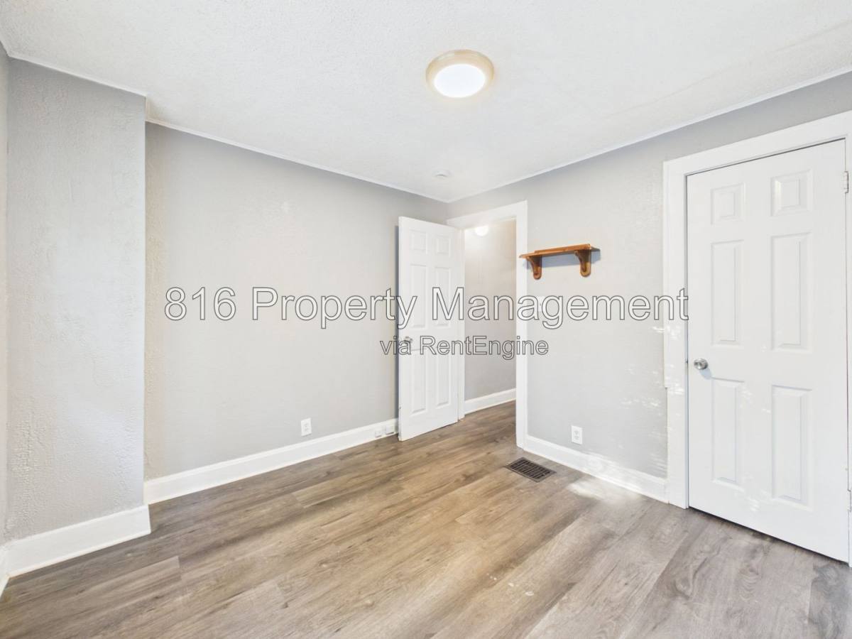 House for rent at 6808 S Benton Ave, Kansas City, MO 64132