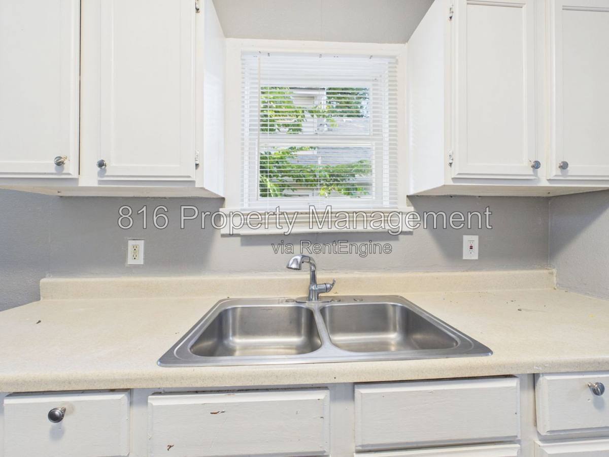 House for rent at 6808 S Benton Ave, Kansas City, MO 64132