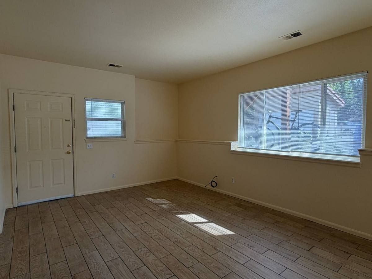 629 S Sherwood St, Fort Collins, CO 80521 - Apartment for Rent - Image 2