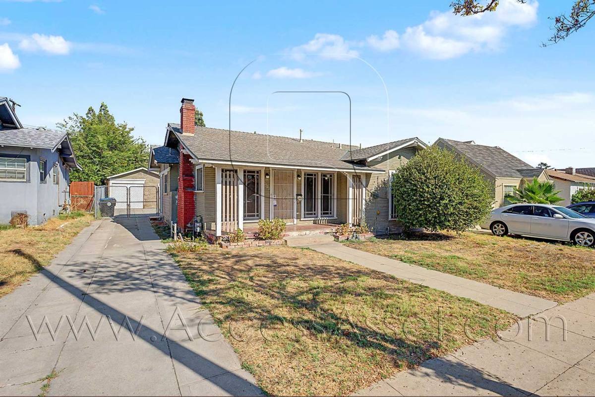 House for rent at 2829 N Pershing Ave, San Bernardino, CA 92405