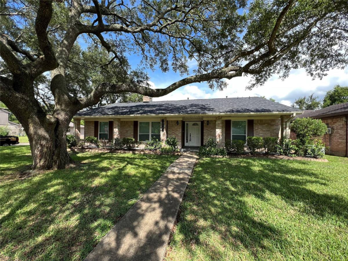 House for rent at 10903 Albury Dr, Houston, TX 77096