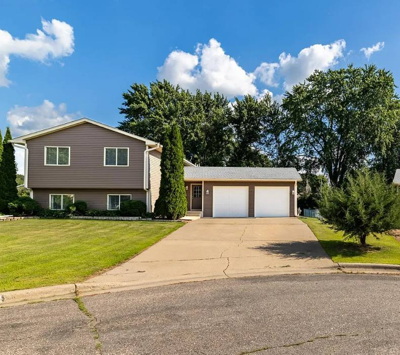 House for rent at 401 E Beaver St, Belle Plaine, MN 56011