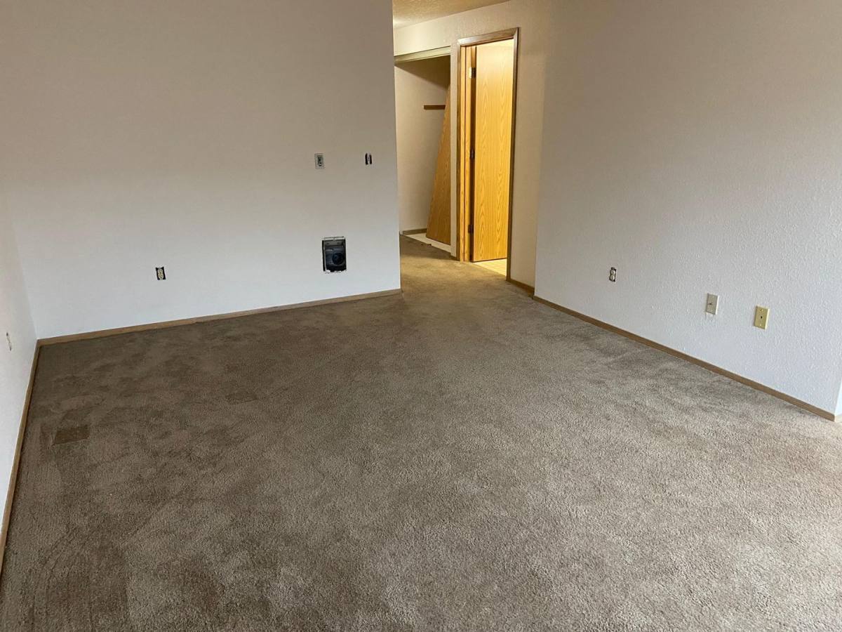 Apartment for rent at 926 Anderson Lane, Springfield, OR 97477