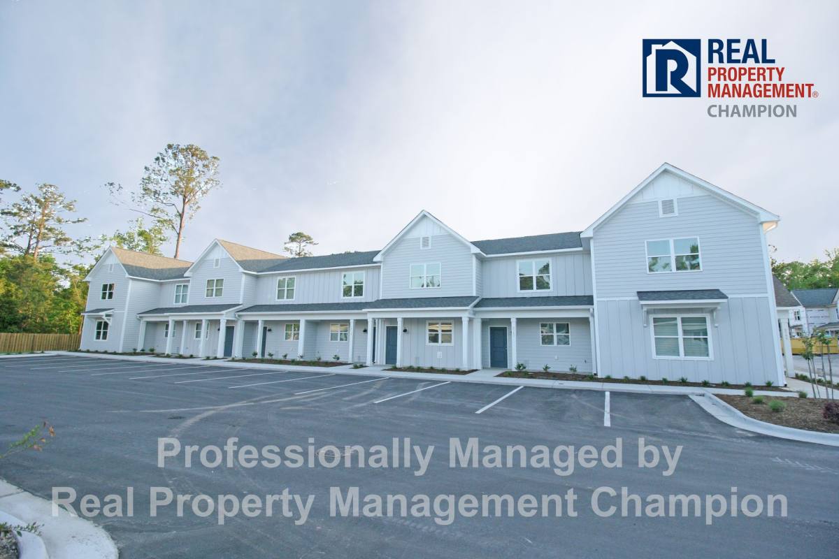 Townhouse for rent at The Pinnacle Townhomes, 8814 Market St, Wilmington, NC 28411