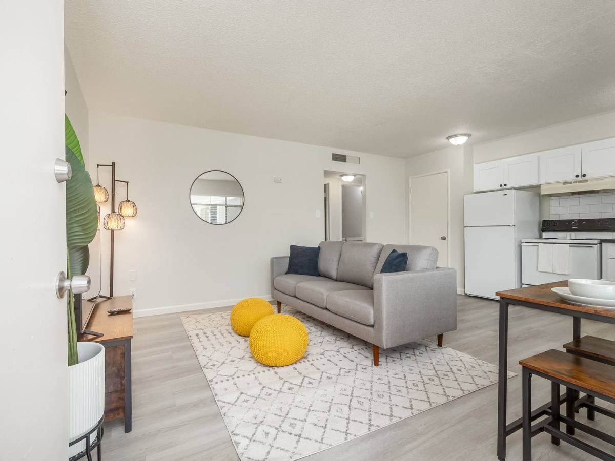 Apartment for rent at Ashlan, 1529-1557 E Ashlan Ave, Fresno, CA 93704