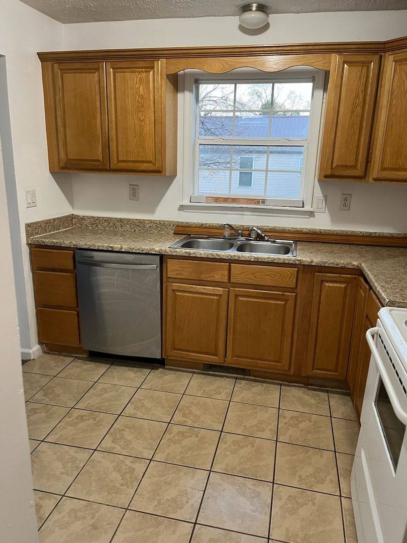 Apartment for rent at 3228 Kanawha Terrace, St. Albans, WV 25177