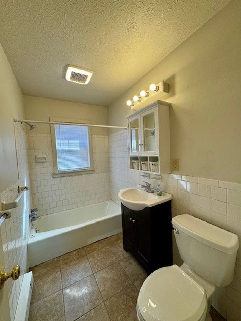 Apartment for rent at 412 Bruce St, Bridgewater, VA 22812