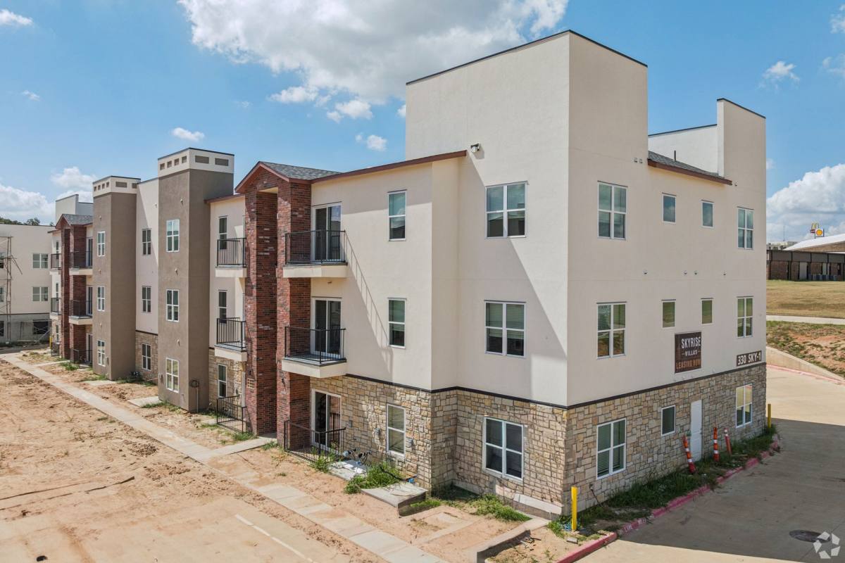 Apartment for rent at 330 E Burton Rd, Mount Pleasant, TX 75455