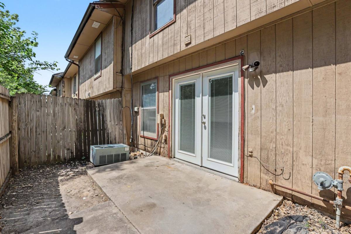 Townhouse for rent at 1300 N Rockwell Ave, Oklahoma City, OK 73127