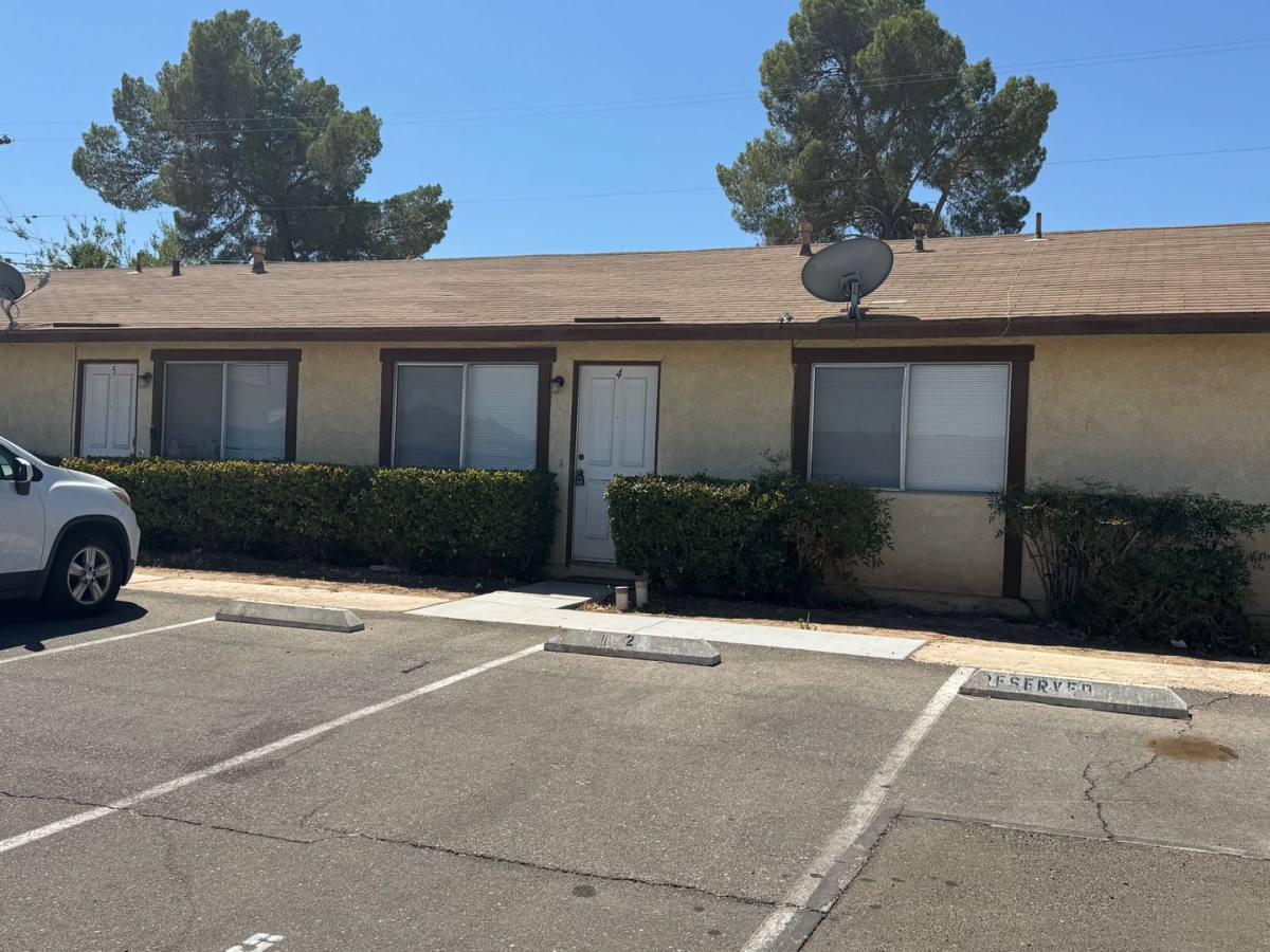 Apartment for rent at 15757 Olalee Rd, Apple Valley, CA 92307