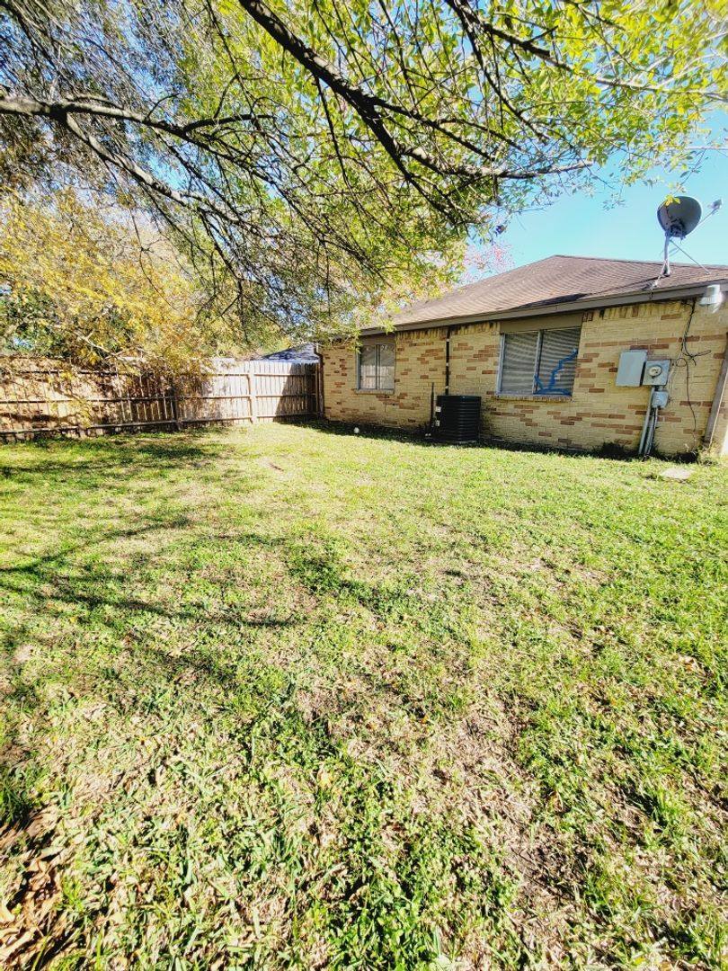 House for rent at 8607 Crystal Cove Circle, Houston, TX 77044