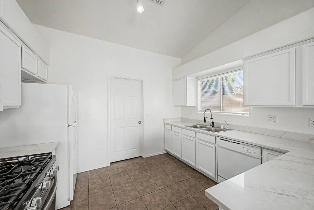 House for rent at 930 E Harwell Rd, Phoenix, AZ 85042