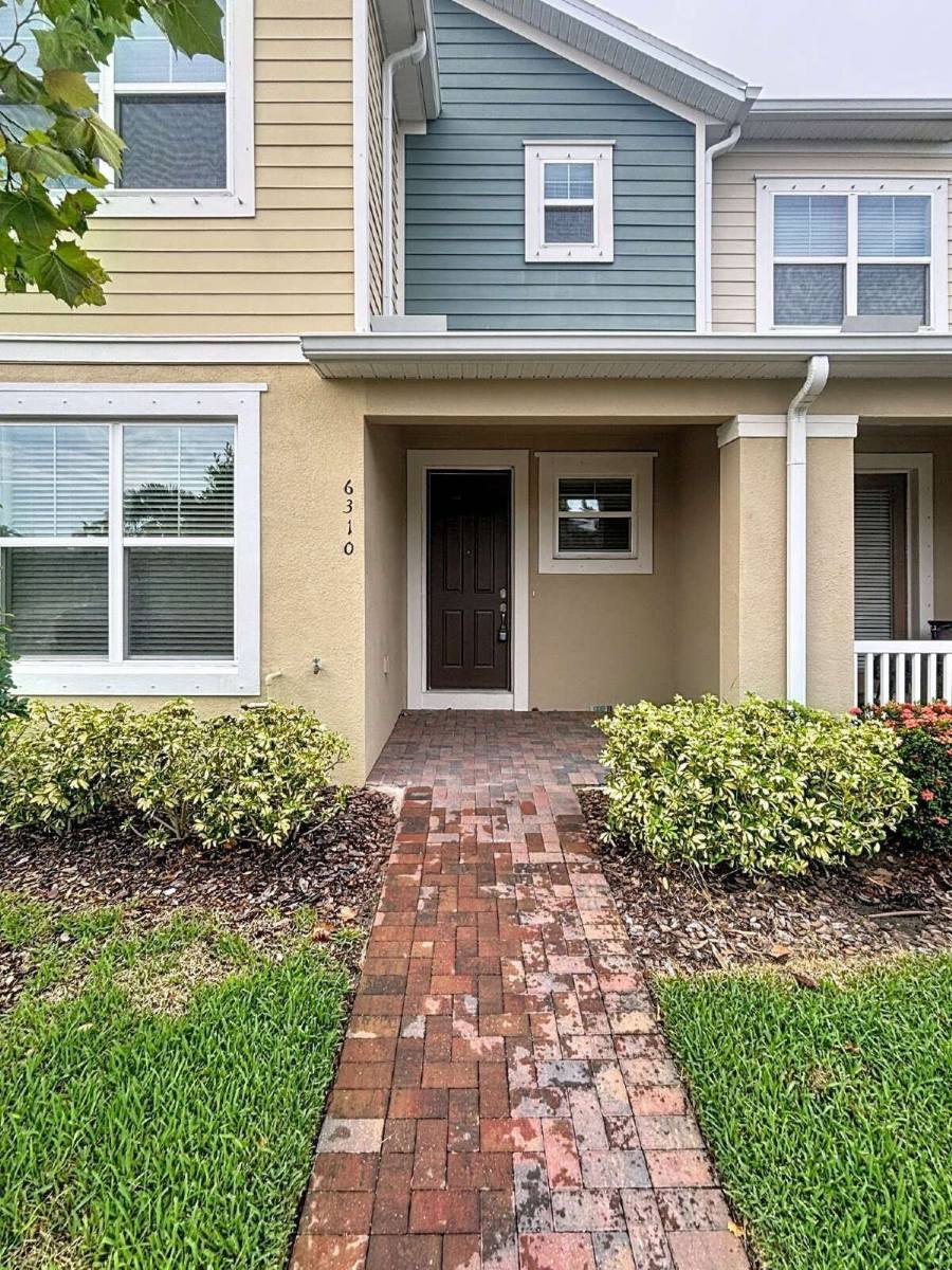 Townhouse for rent at 6310 Goldcoast Ave, Apollo Beach, FL 33572