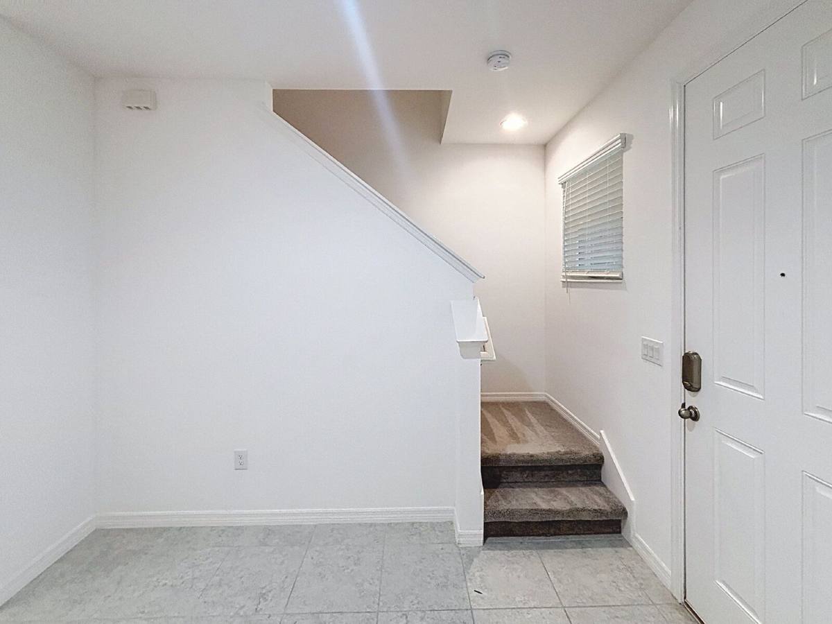 Townhouse for rent at 6310 Goldcoast Ave, Apollo Beach, FL 33572