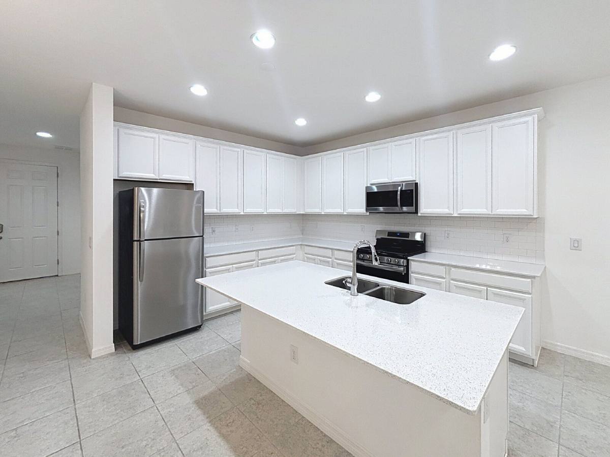 Townhouse for rent at 6310 Goldcoast Ave, Apollo Beach, FL 33572