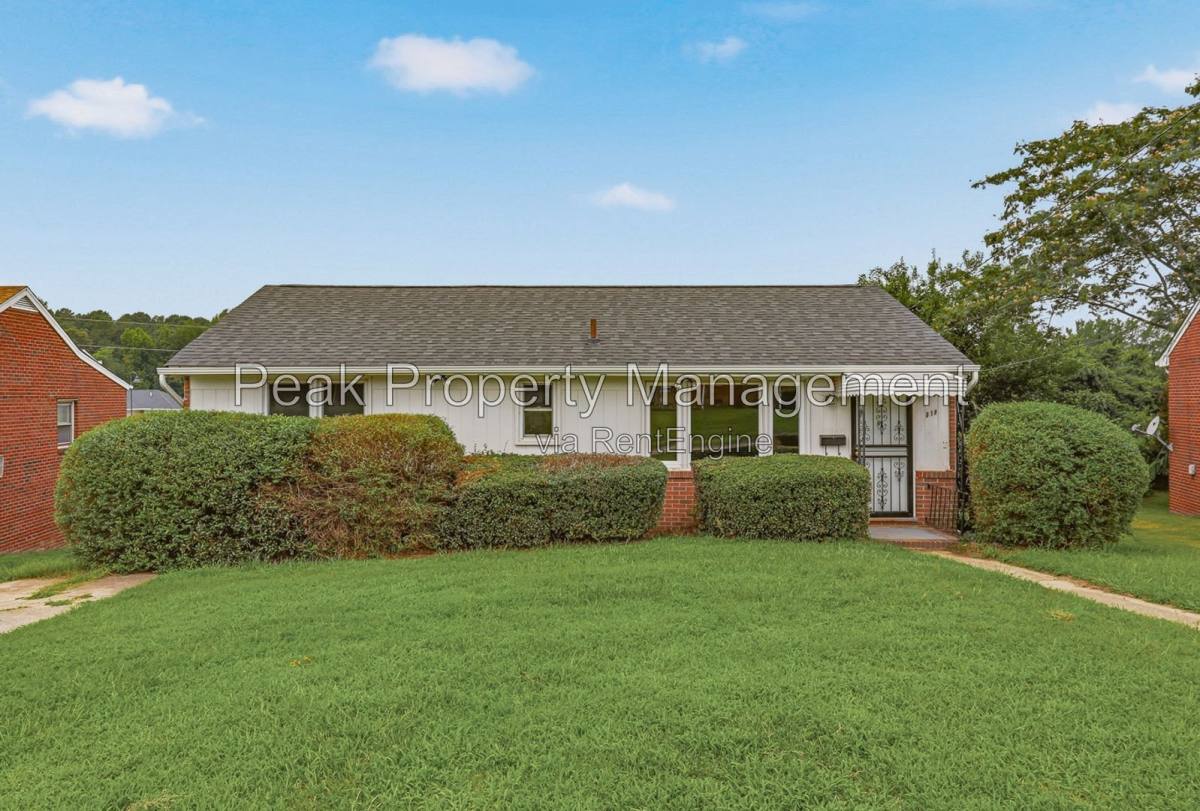 House for rent at 912 Augusta Ave, Petersburg, VA 23803