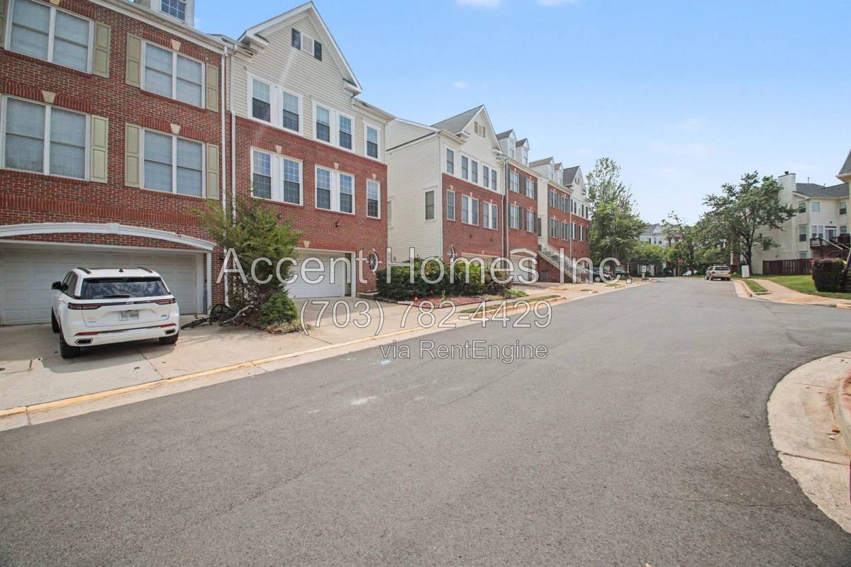 Townhouse for rent at 20864 Pitt Terrace, Sterling, VA 20165