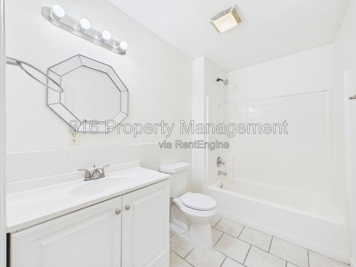 House for rent at 7924 Agnes Ave, Kansas City, MO 64132