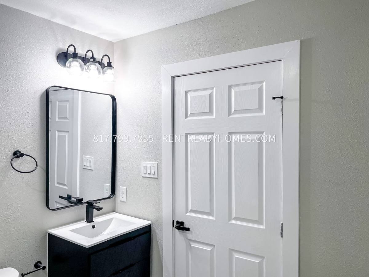 House for rent at 8112 Barkley St, Houston, TX 77017