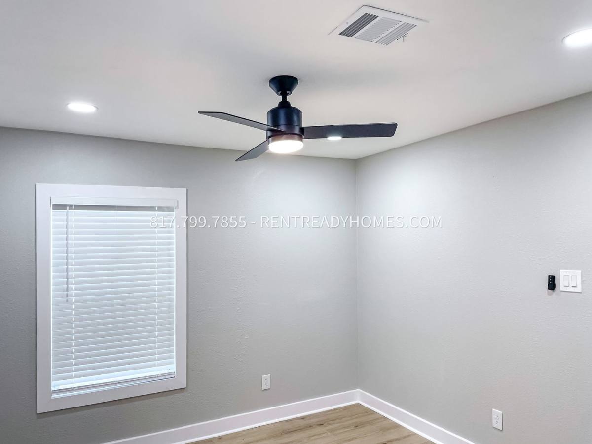 House for rent at 8112 Barkley St, Houston, TX 77017