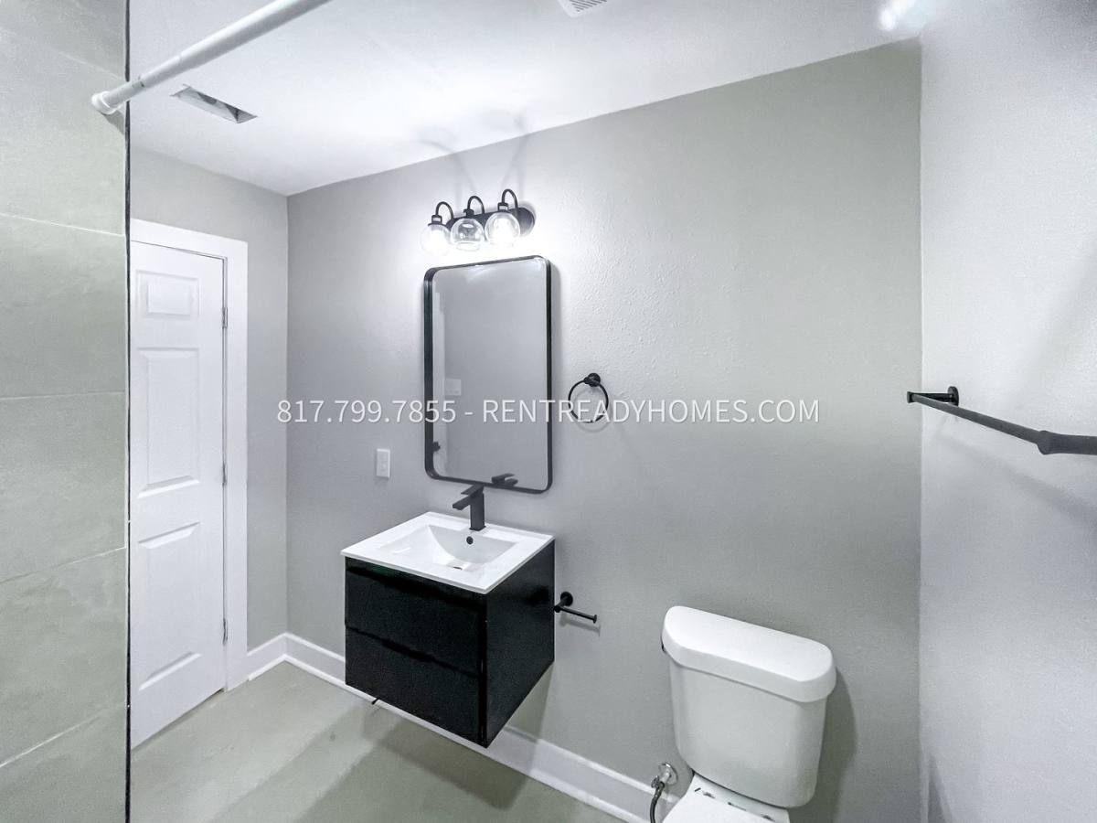 House for rent at 8112 Barkley St, Houston, TX 77017