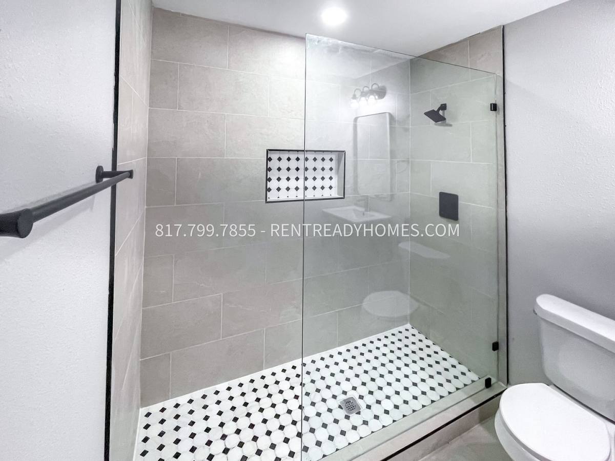 House for rent at 8112 Barkley St, Houston, TX 77017
