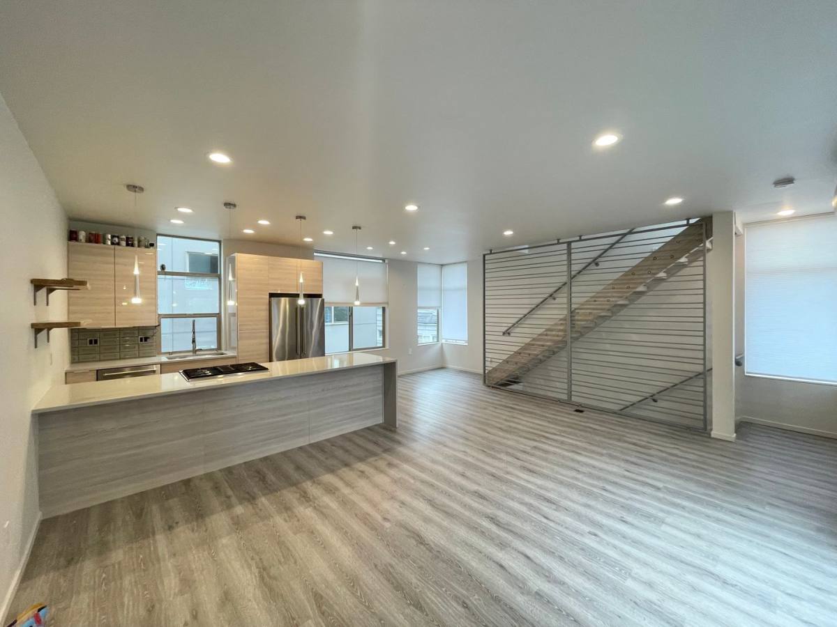 Townhouse for rent at 6751 15th Ave NW, Seattle, WA 98117