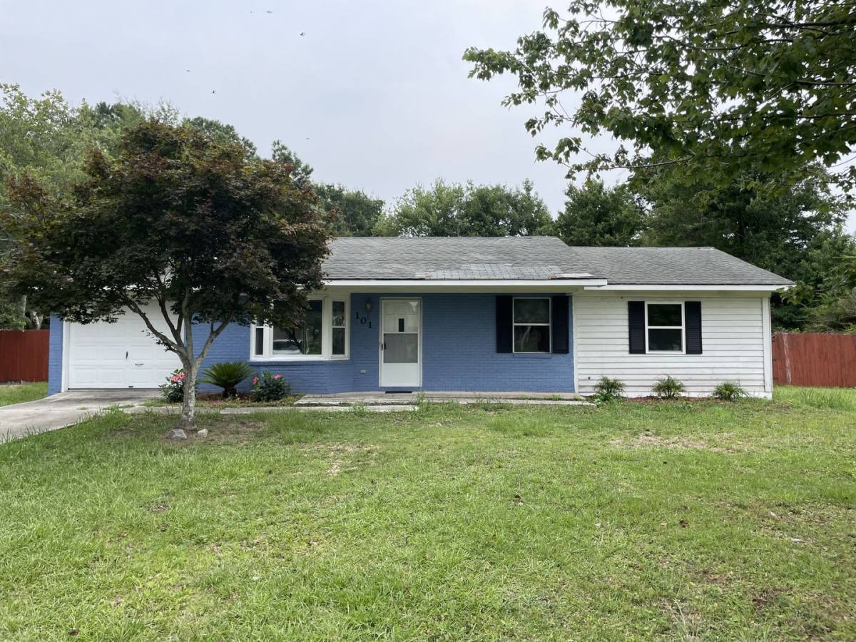 House for rent at 101 Palmetta Dr, Newport, NC 28570