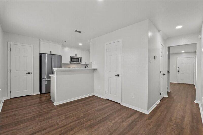 Apartment for rent at 5079 Akumal Calle, Dickinson, TX 77539