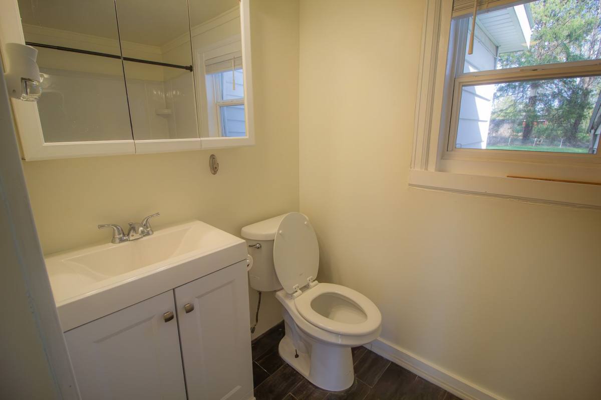 House for rent at 934 Mohegan Rd, Schenectady, NY 12309
