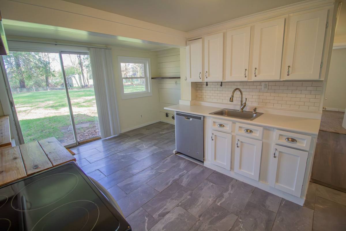 House for rent at 934 Mohegan Rd, Schenectady, NY 12309