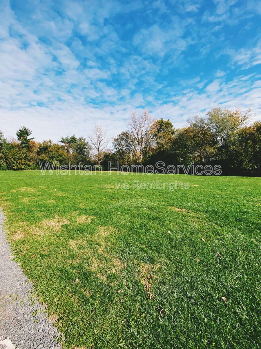 Apartment for rent at 218 Charleston Blvd #1, Macomb, IL 61455