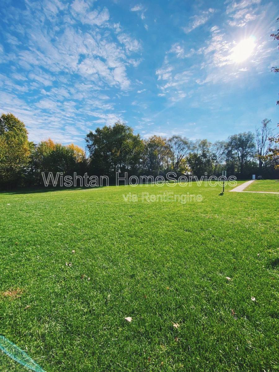 Apartment for rent at 219 Charleston Blvd #1, Macomb, IL 61455