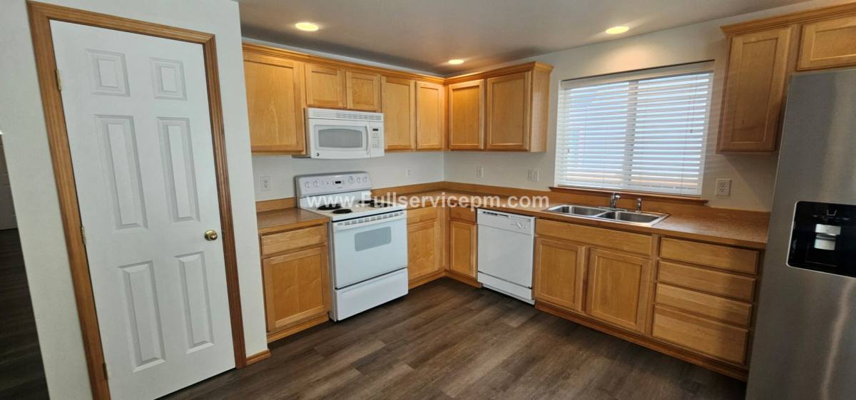 House for rent at 22607 SE 287th Place, Maple Valley, WA 98038