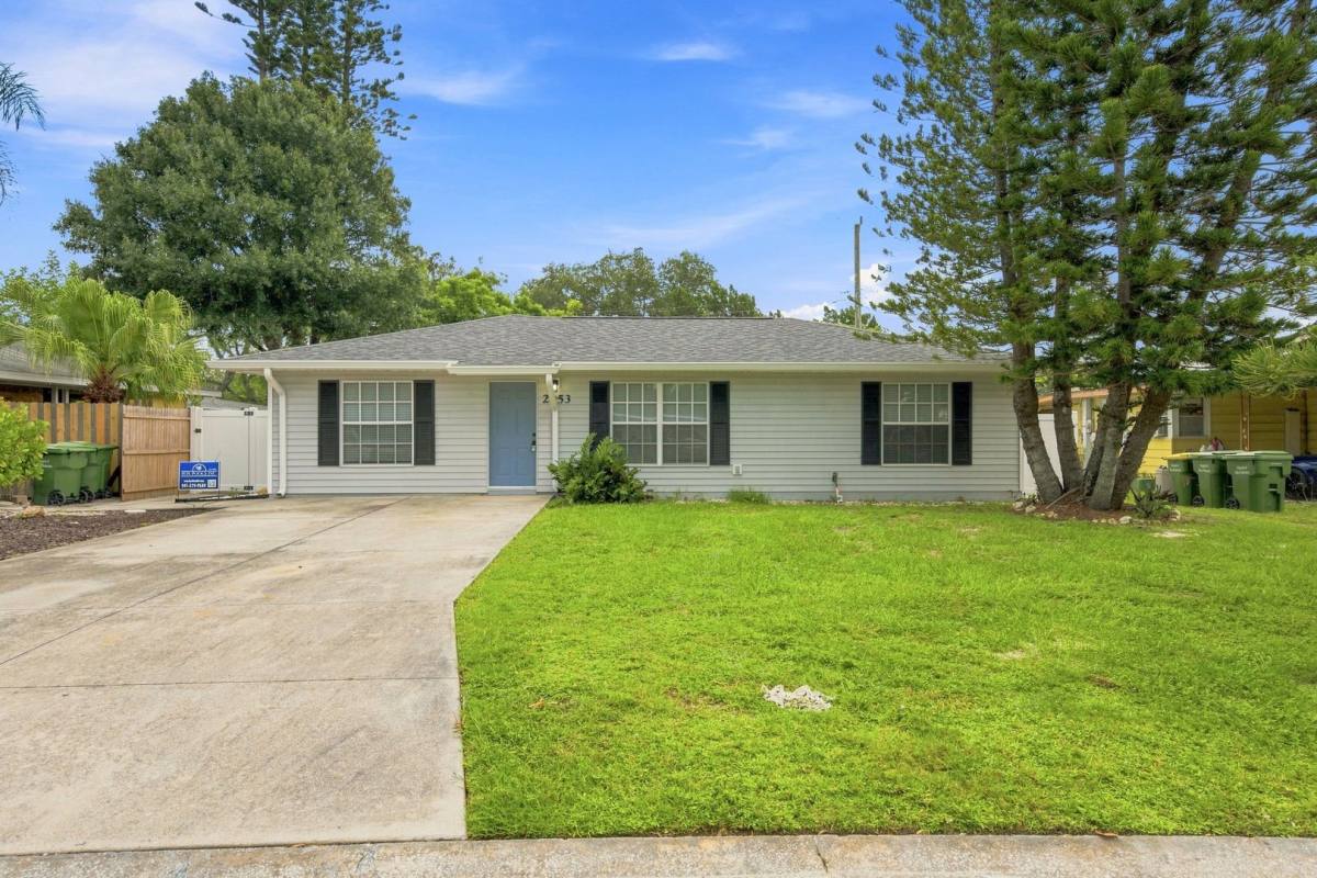 House for rent at 2953 Oak St, Sarasota, FL 34237