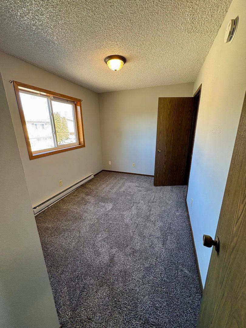 Apartment for rent at 3719 W 9th St, Waterloo, IA 50702
