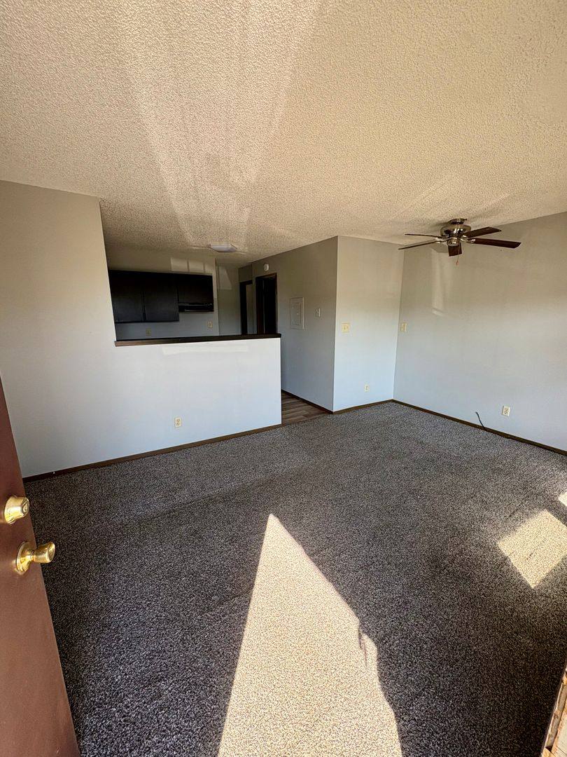 Apartment for rent at 3719 W 9th St, Waterloo, IA 50702