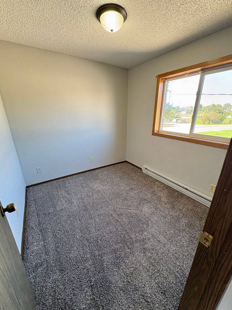 Apartment for rent at 3719 W 9th St, Waterloo, IA 50702