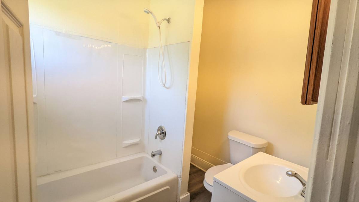 Apartment for rent at 523 W Grand Ave, Muskegon, MI 49441