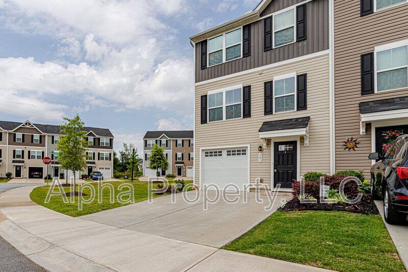 Townhouse for rent at 301 Parkridge Way, Simpsonville, SC 29680