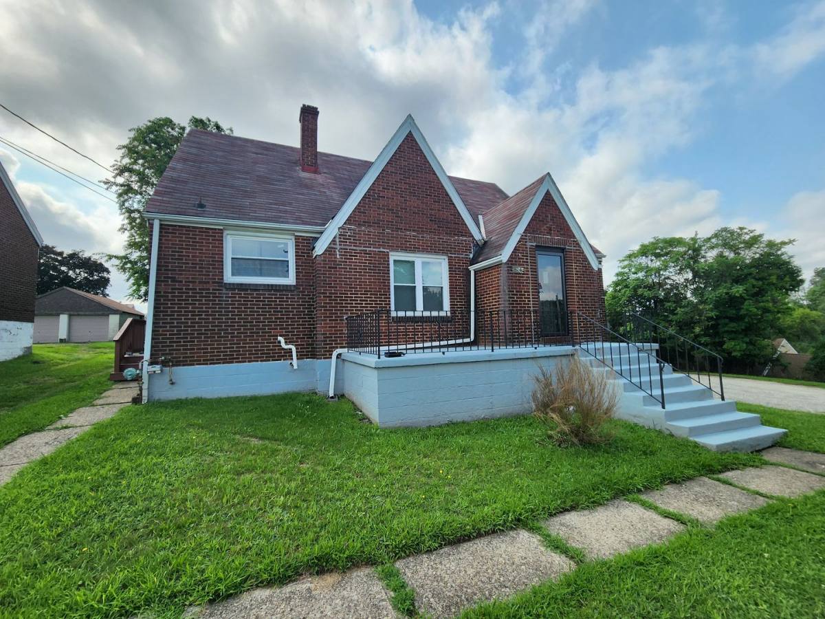 House for rent at 824 Oak St, West Mifflin, PA 15122
