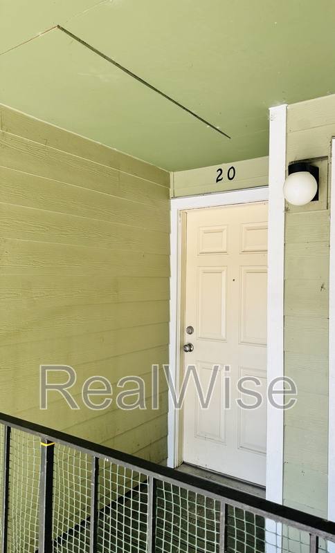 Apartment for rent at 100 Gatch St #20, Woodburn, OR 97071