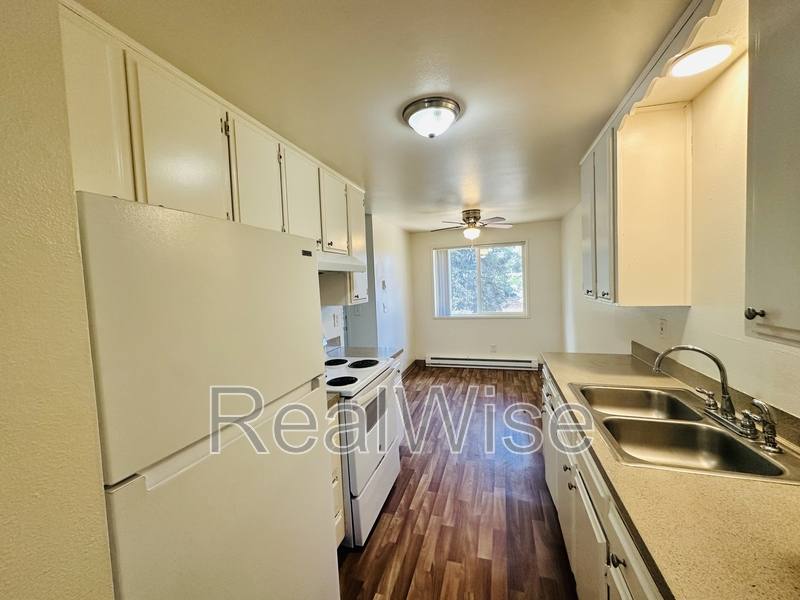 Apartment for rent at 100 Gatch St #20, Woodburn, OR 97071