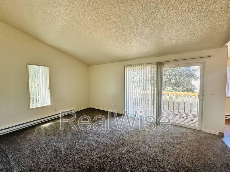 Apartment for rent at 100 Gatch St #20, Woodburn, OR 97071
