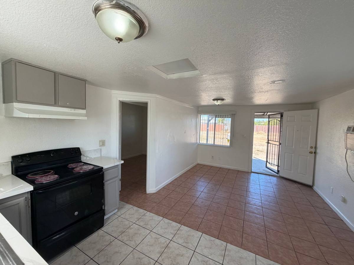 5801 Wallace Ave, Sacramento, CA 95824 - Apartment for Rent