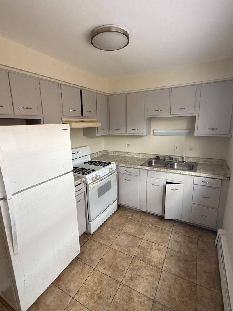 Apartment for rent at 12619 - 12623 Lincoln St, Riverdale, IL 60827
