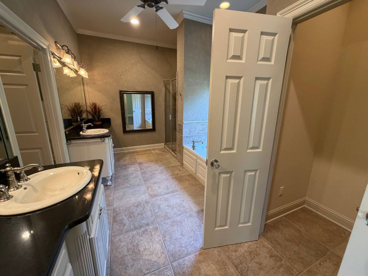 House for rent at 1073 Waters Edge Circle, Shreveport, LA 71106