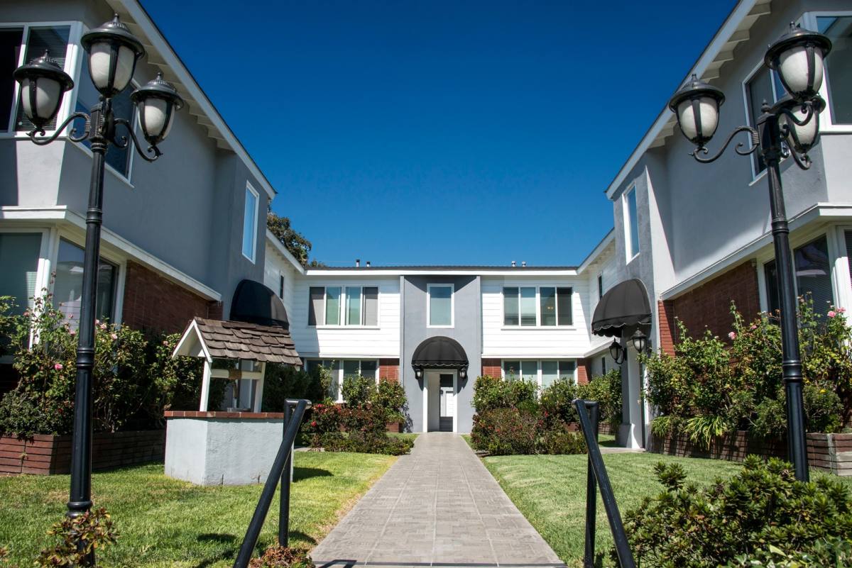 Apartment for rent at 1636 - 1640 Huntington Dr, South Pasadena, CA 91030