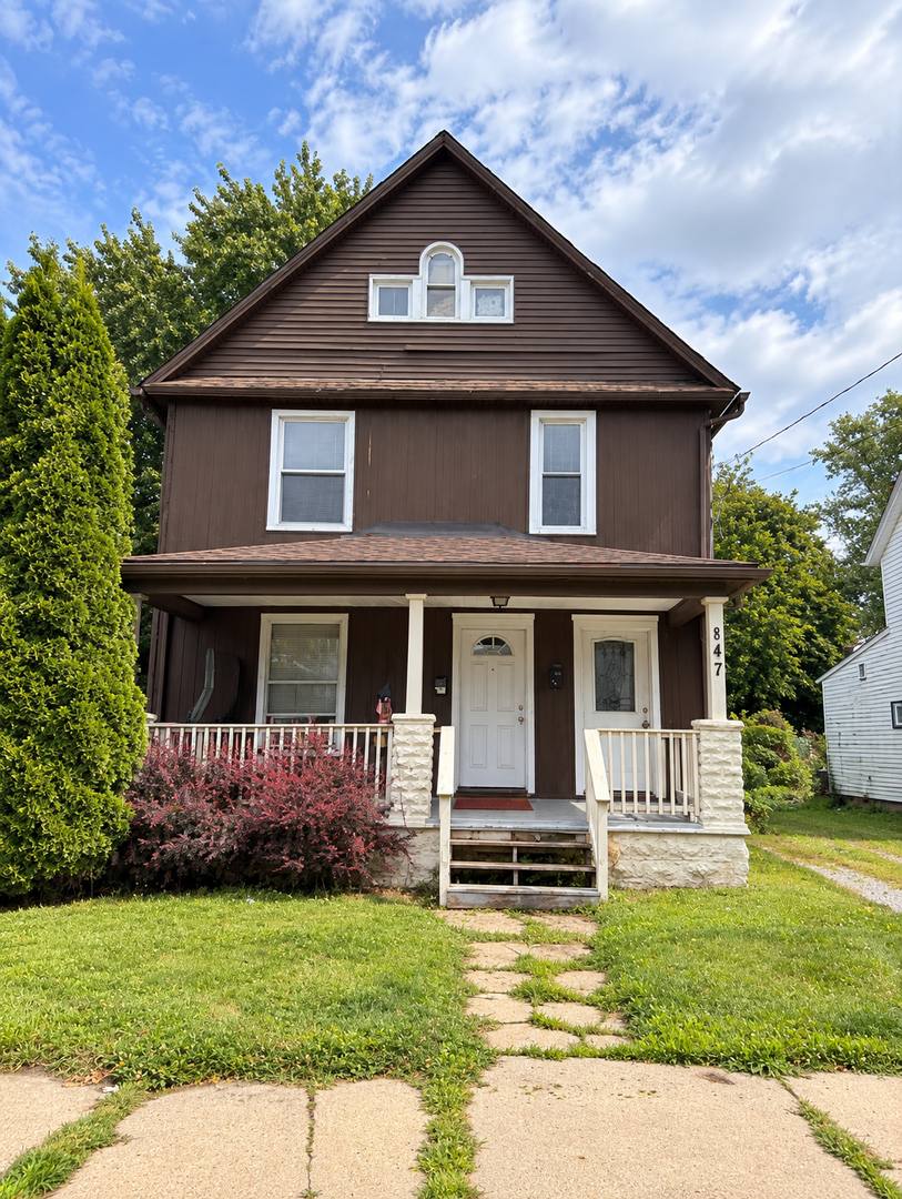 Apartment for rent at 147 8th St NW, Barberton, OH 44203